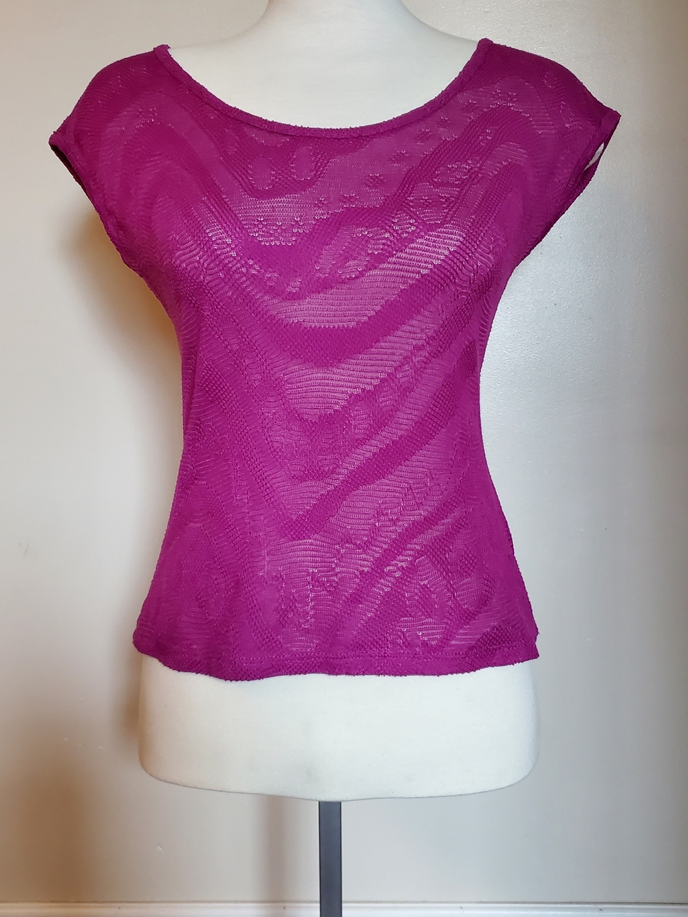Aeropostale Fuchsia Textured Short Sleeve Top